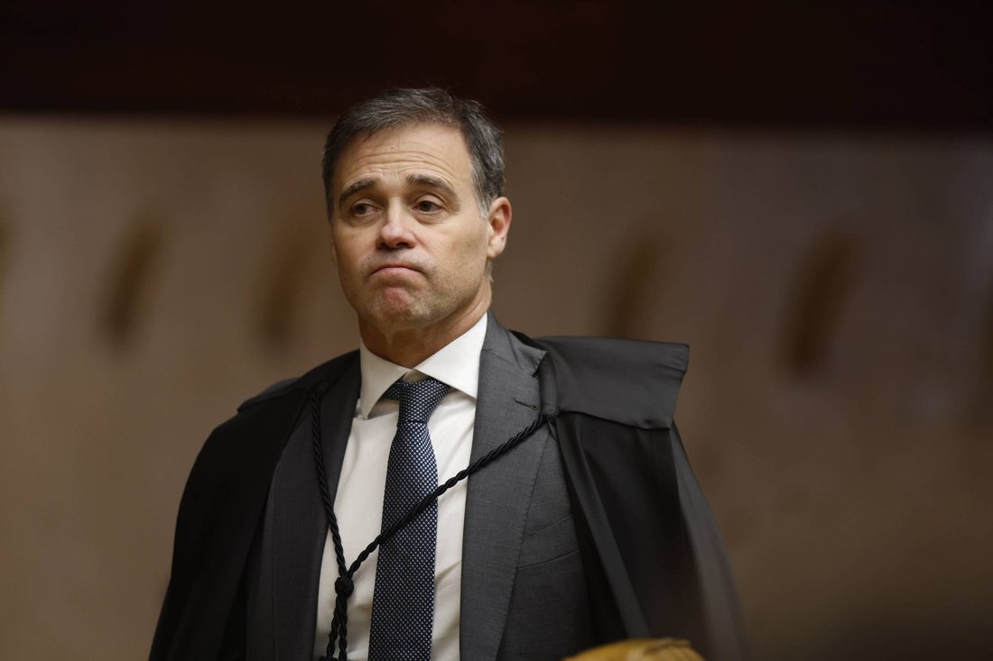 Mendonça ordena liberação de suspeitos de desvios no INSS durante debate sobre mudança de relator no STF