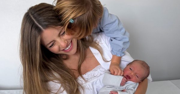 Inês Degener Tomaz mostra os filhos juntos e se emociona com a chegada do segundo bebê