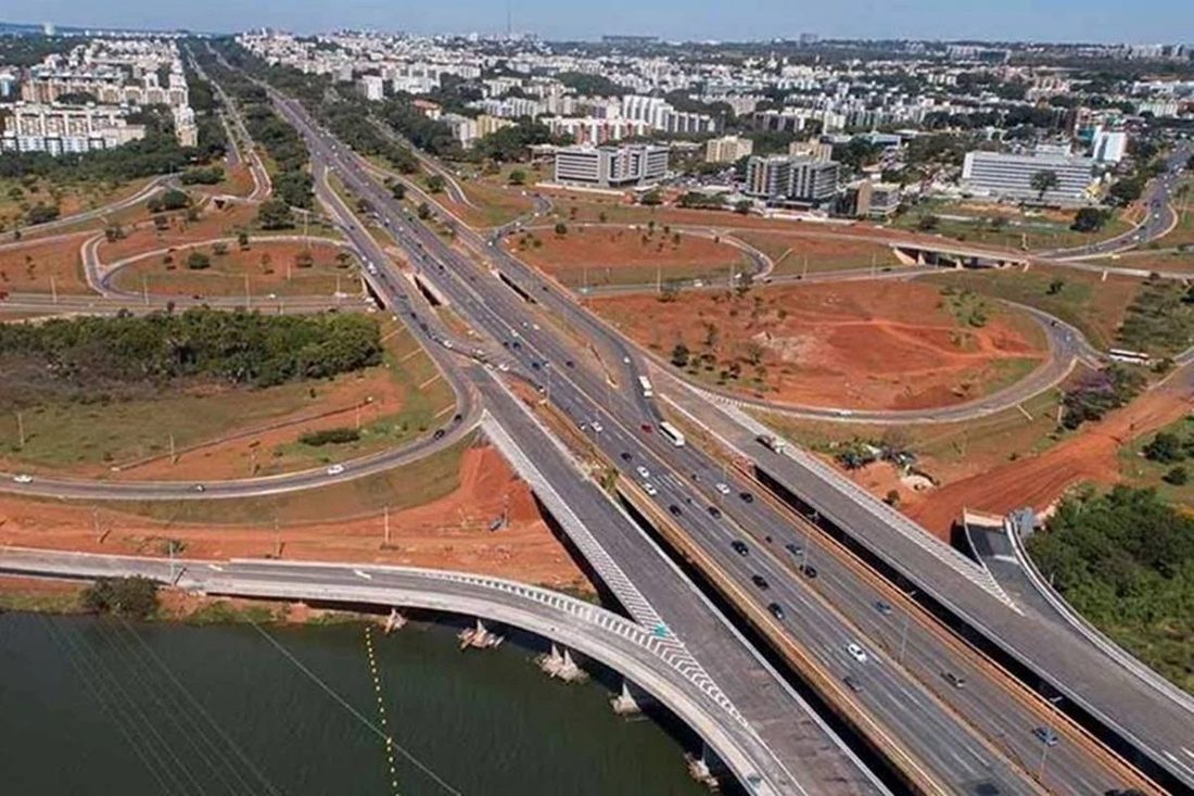 Homem é levado ao hospital após atropelamento na Ponte do Bragueto