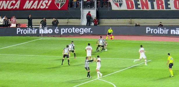 Placas de nove partidas do Brasileirão exibem mensagens contra a MP das apostas