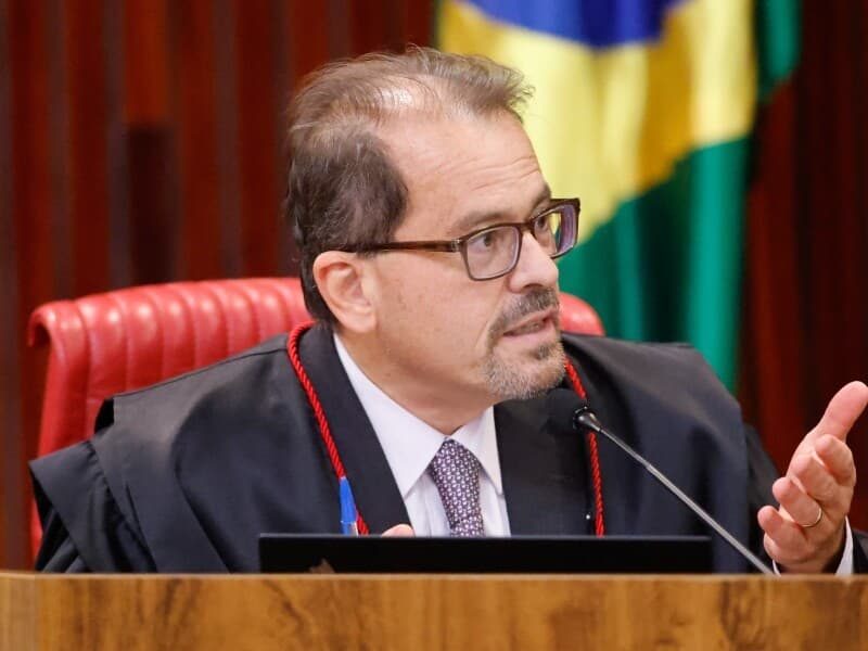 Ministro do TSE proíbe suspensão do canal "Exército do Lula" sem aval do Plenário