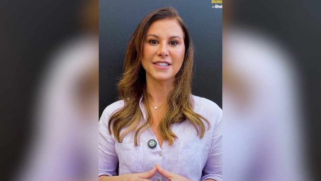 Fernanda Bolsonaro afirma que inventar mentiras difere de discordar em resposta a críticas sobre Flávio Bolsonaro