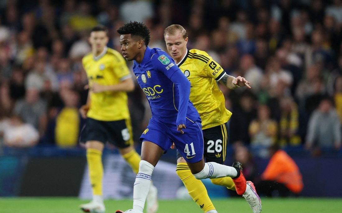 Chelsea vira 6 a 3 contra Leeds United e avança na Copa da Liga Inglesa 2026/27