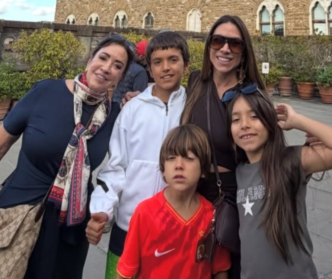 Patrícia Abravanel viaja com filhos e mãe sem aliança e desperta dúvidas sobre casamento