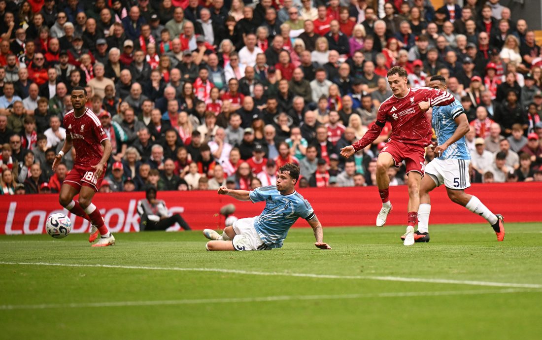 Galeria de fotos mostra Liverpool x Nottingham Forest no Campeonato Inglês