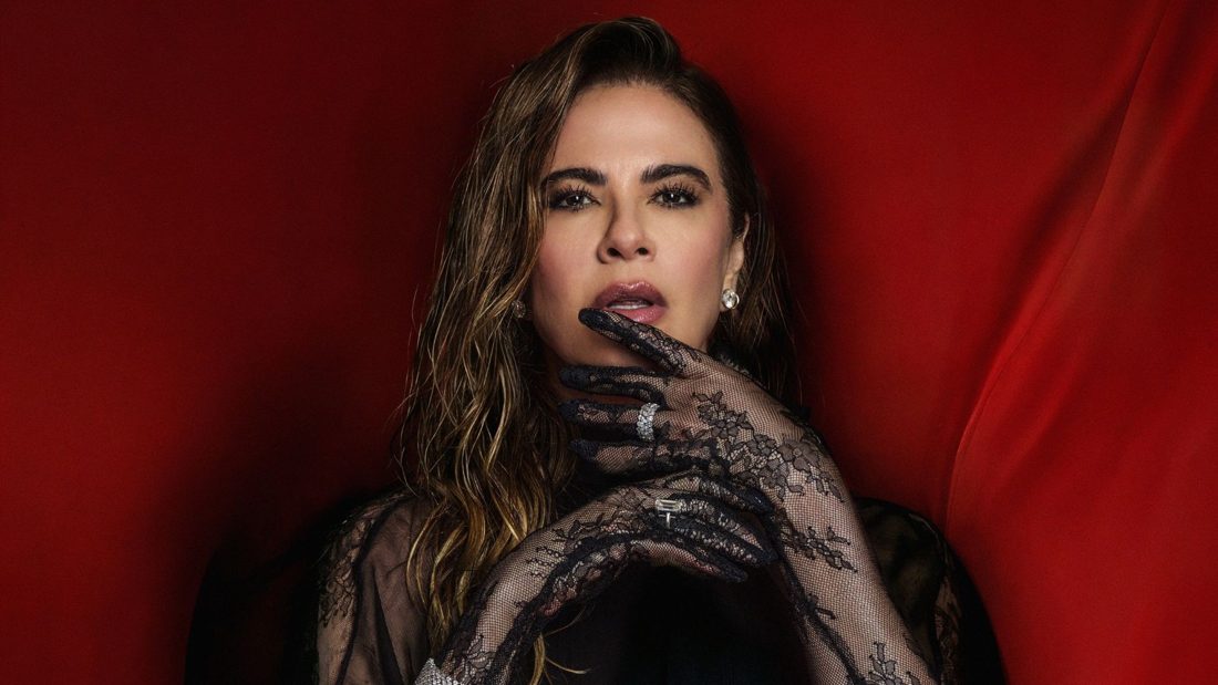 Luciana Gimenez revela qualidades e defeitos aos 56 anos e celebra 25 anos de carreira