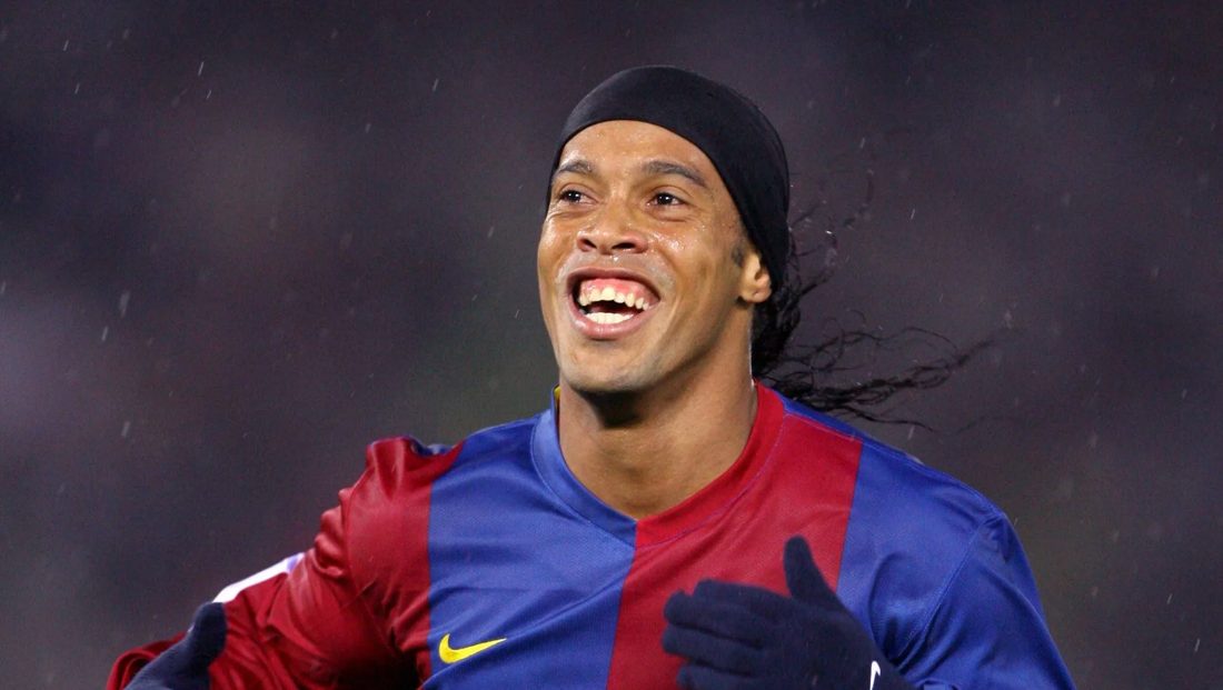 Ronaldinho homenageia Frank Rijkaard e relembra era dourada no Barcelona