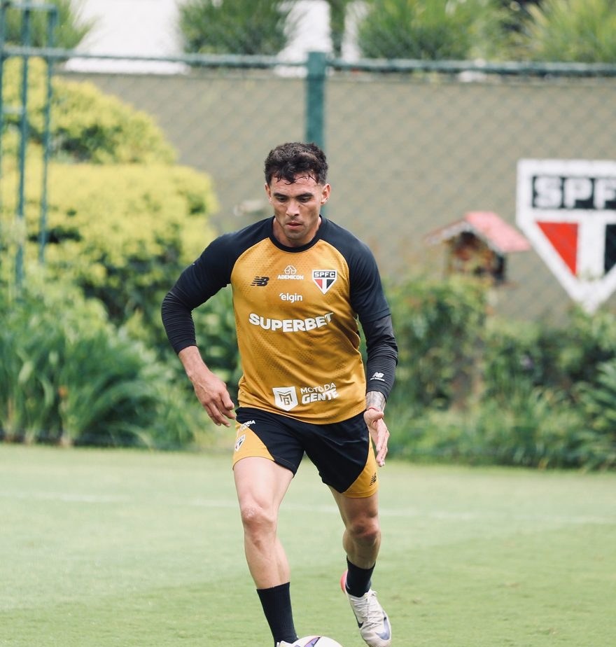 São Paulo libera Enzo Díaz dos treinos para buscar novo clube