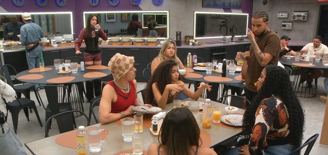 Tori repreende Gabriel Nandes no almoço do Estrelas da Casa e acusa-o de provocar intriga