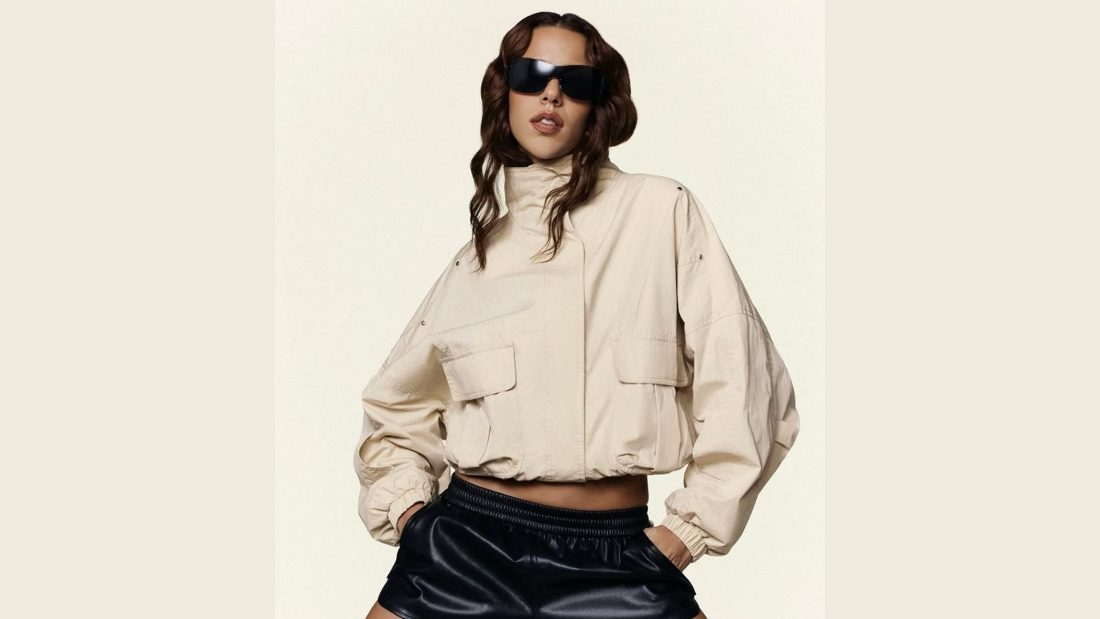 Marina Sena e Bershka lançam parceria de moda e música