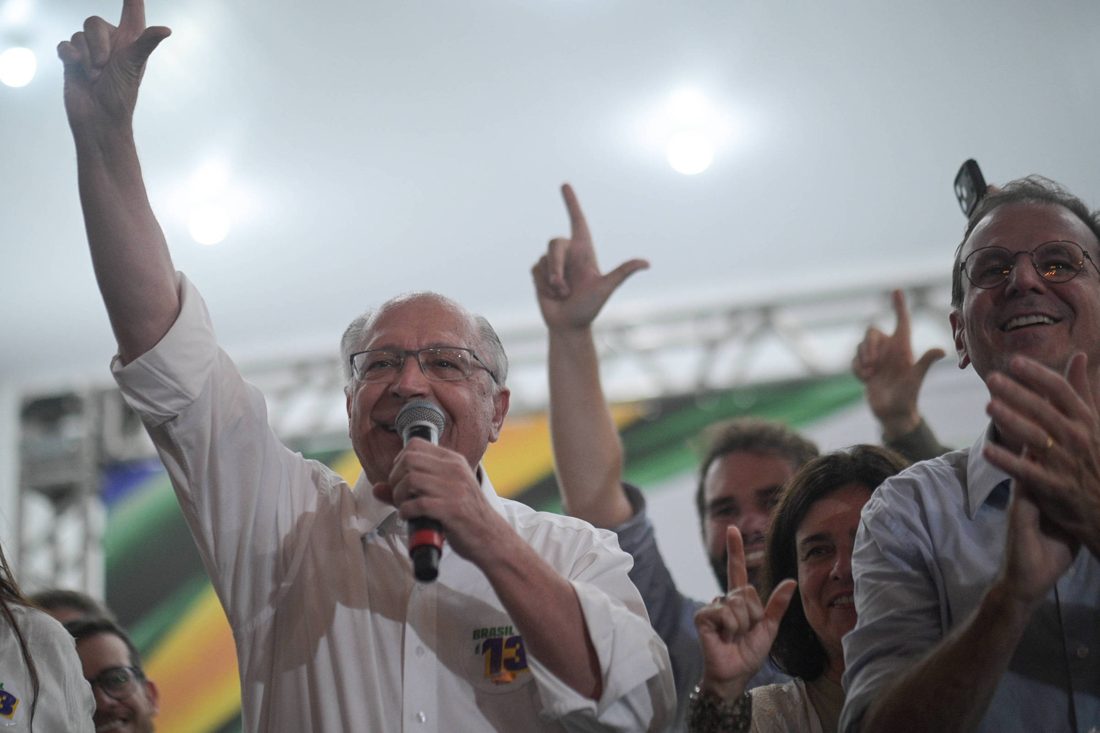 Geraldo Alckmin é reeleito vice‑presidente como ponte entre Lula e eleitores de direita