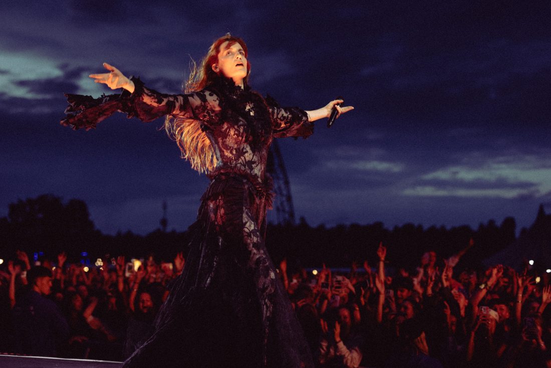 Florence and the Machine anuncia álbum ao vivo da Everybody Scream Tour