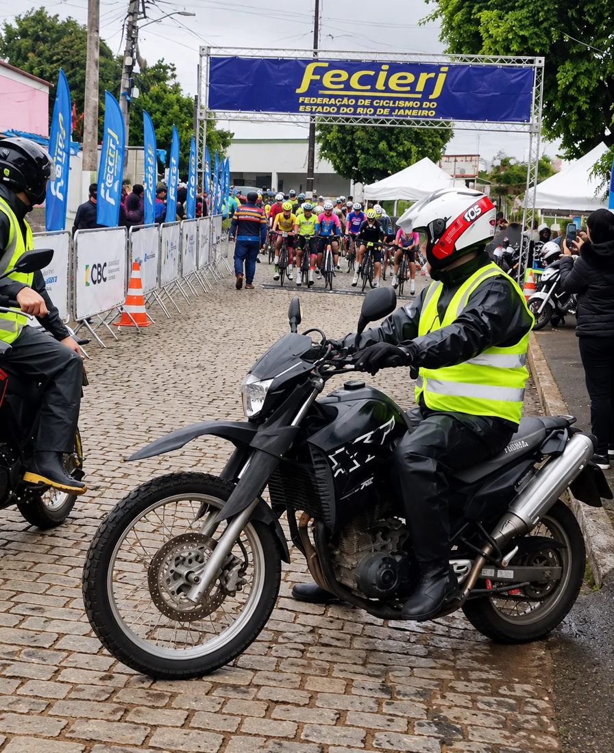Volta do Interior de ciclismo reúne 350 atletas em Penedo e na Serra de Mauá em Itatiaia no feriadão de Finados