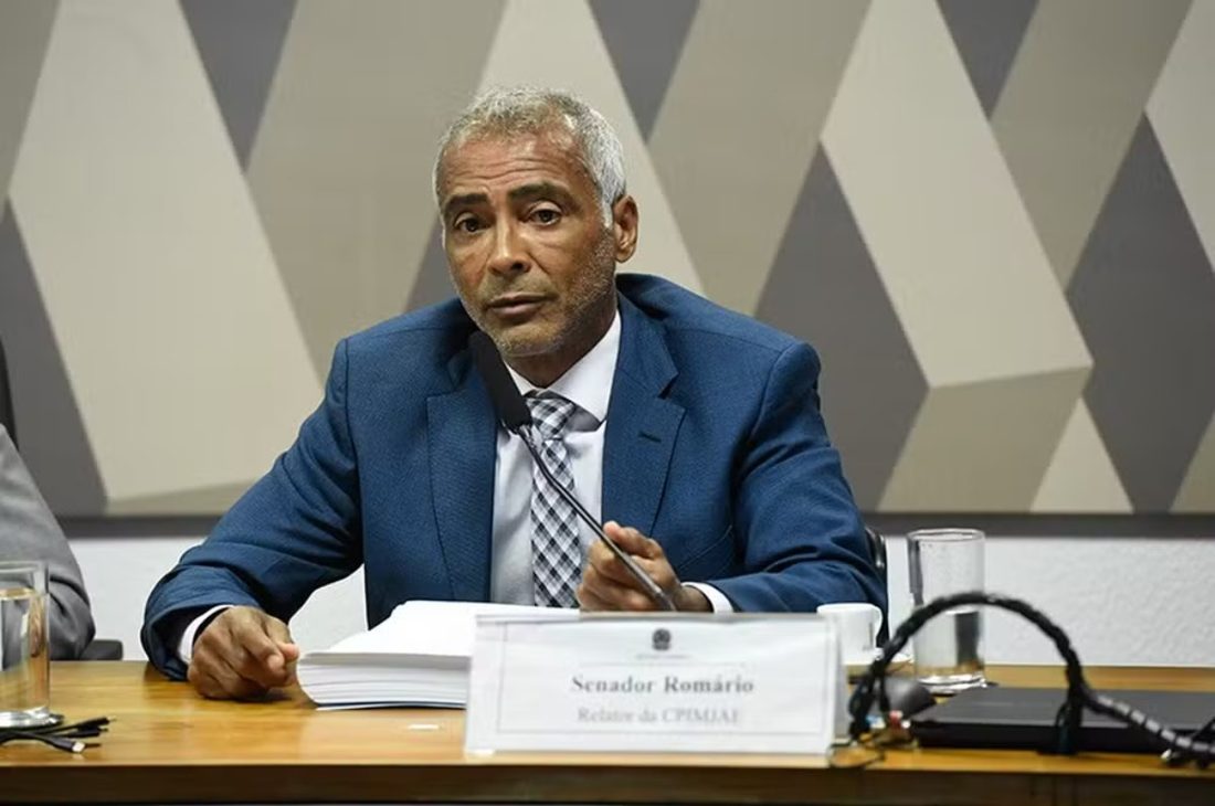 Romário recorre contra penhora de salário no Senado