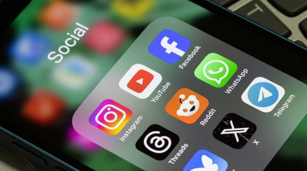 Nova Zelândia propõe proibir redes sociais para menores de 16 anos e multa de 10% da receita global