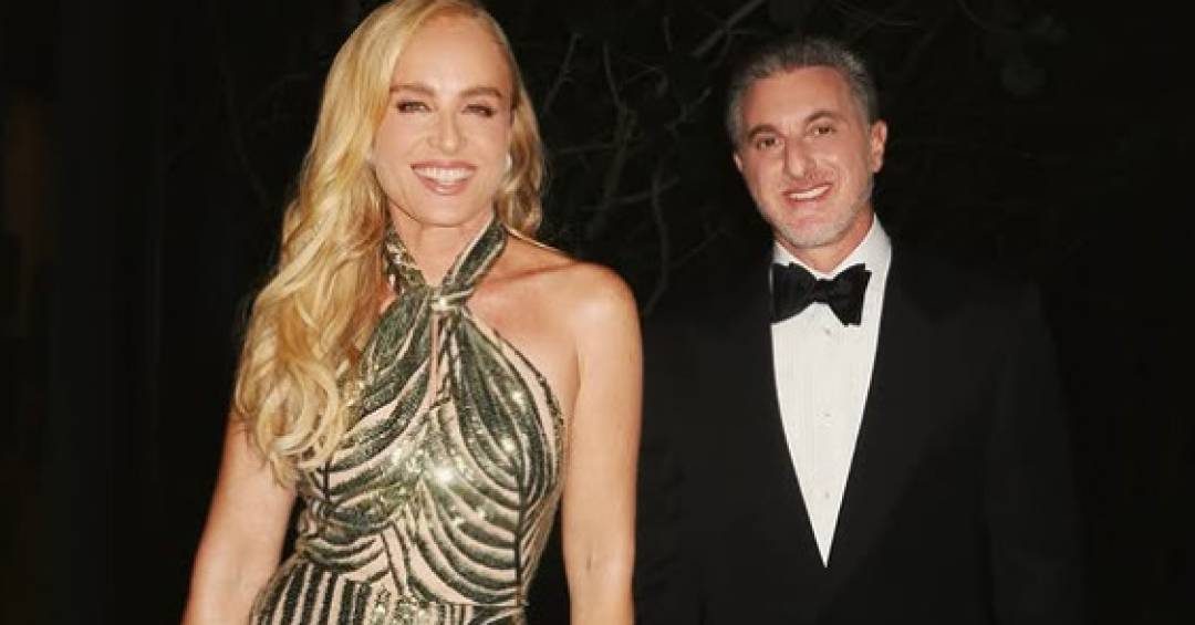 Apresentadores Angélica e Luciano Huck lamentam a perda do cão Obama nas redes sociais