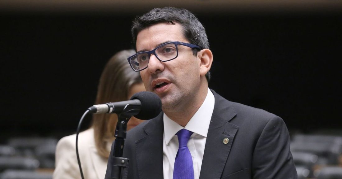 PF realiza operação contra deputado Marcelo Queiroz por contratos de R$ 200 milhões no Rio de Janeiro