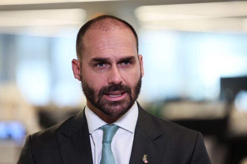Polícia Federal avalia pedido de extradição de Eduardo Bolsonaro e detalha situação jurídica do ex-deputado