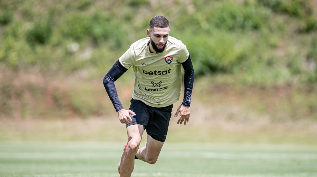 Vitória enfrenta risco de perder pontos por causa de transfer ban na Fifa