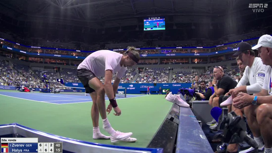 Zverver troca de tênis em ponto de break no US Open, repetindo caso de Jodar