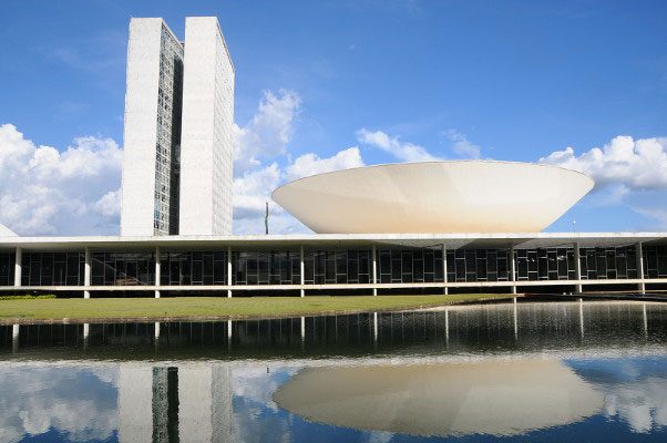 Projeto de Lei 1819/26 amplia isenção do Imposto de Renda para aposentados e pensionistas a partir dos 70 anos