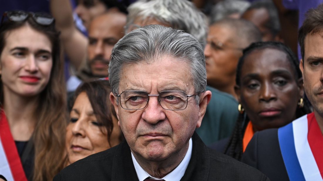 Jean‑Luc Mélenchon, líder da esquerda radical, é acusado de apoiar grupos extremistas nas recentes ondas de protestos na França