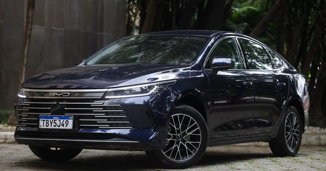 BYD e Toyota trocam farpas nas redes: King supera Corolla em agosto e disputa de produção e preços se intensifica