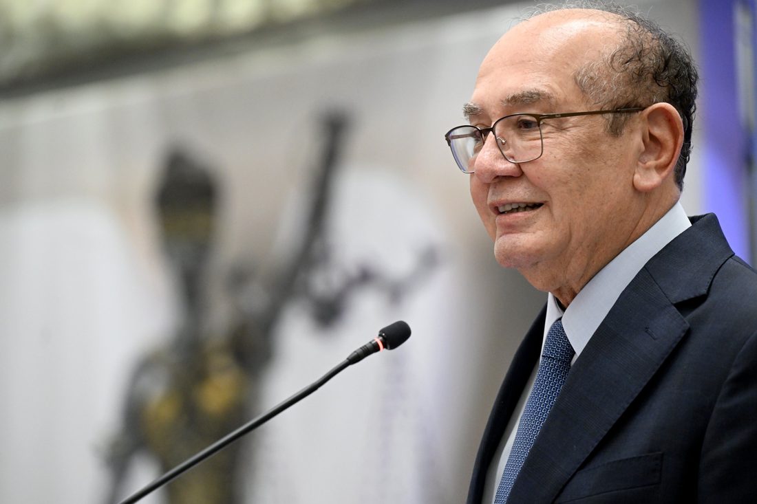 Gilmar Mendes propõe a Fachin vedar delegados da PF em gabinetes do STF