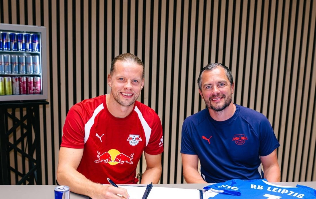Goleiro que eliminou o Brasil na Copa assina com o RB Leipzig