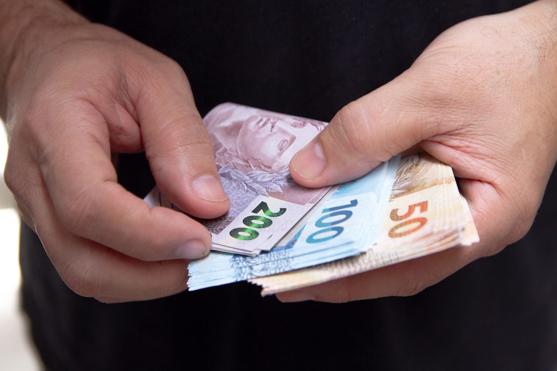 Orçamento 2027 traz salário mínimo de R$1.741, projeção de superávit e limite ao reajuste de servidores