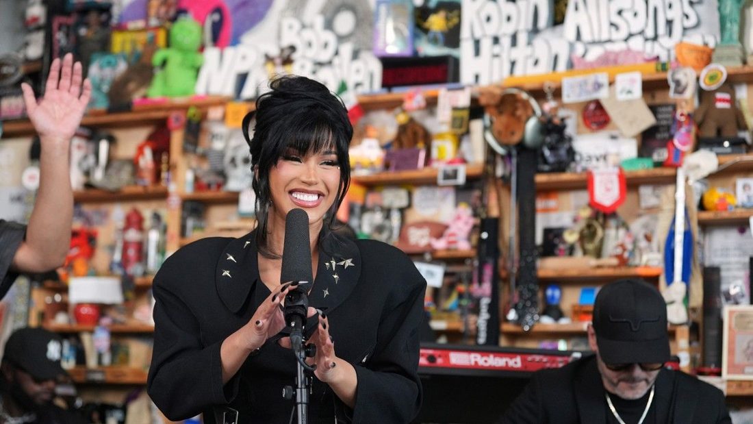 Cardi B acelera sem freio em apresentação no Tiny Desk da NPR