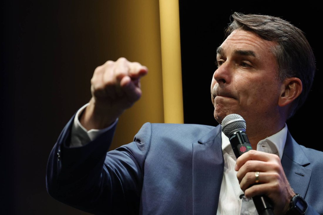 Projeto de mudança constitucional e eleitoral pretende alterar mandato presidencial, STF e favorecer grupos ligados ao crime organizado