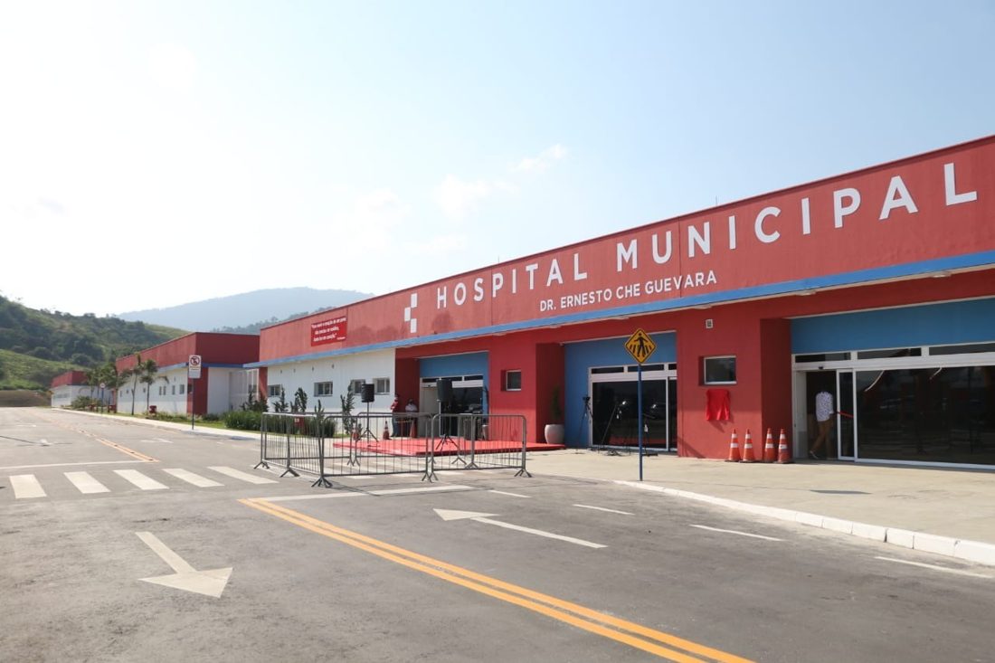 Acidente frontal na RJ-106 deixa mulher de 68 anos morta e nove feridos em Maricá