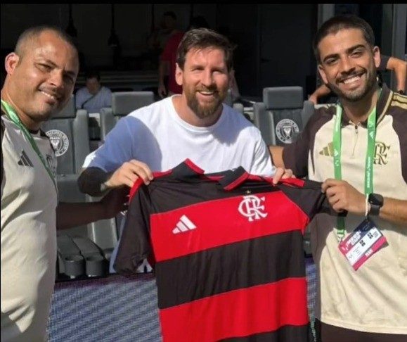 Messi entrega camisa ao Flamengo antes da partida, mas clube é eliminado na Messi Cup