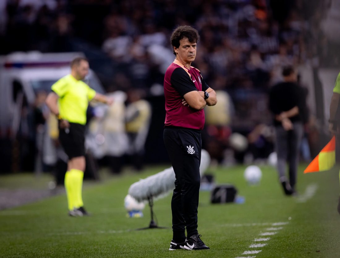 Diniz justifica ausência de Carrillo no clássico contra o Santos por segurança física