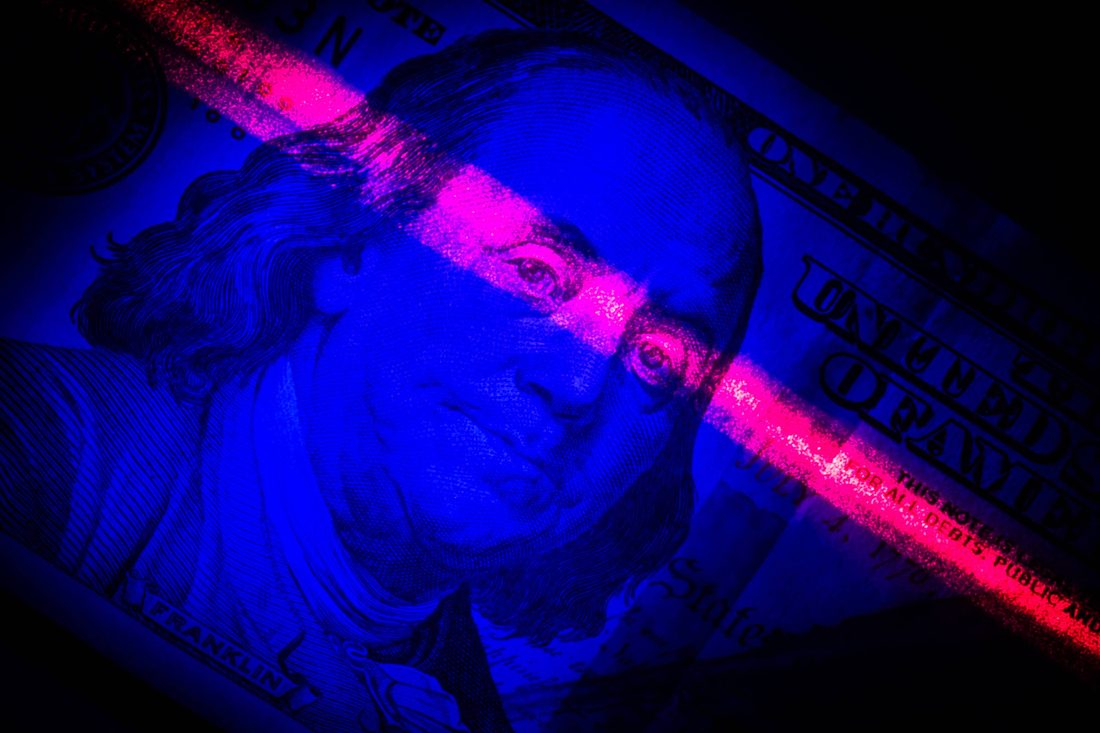 Dólar avança e Ibovespa recua em meio a tensão no Oriente Médio e Brent acima de US$100