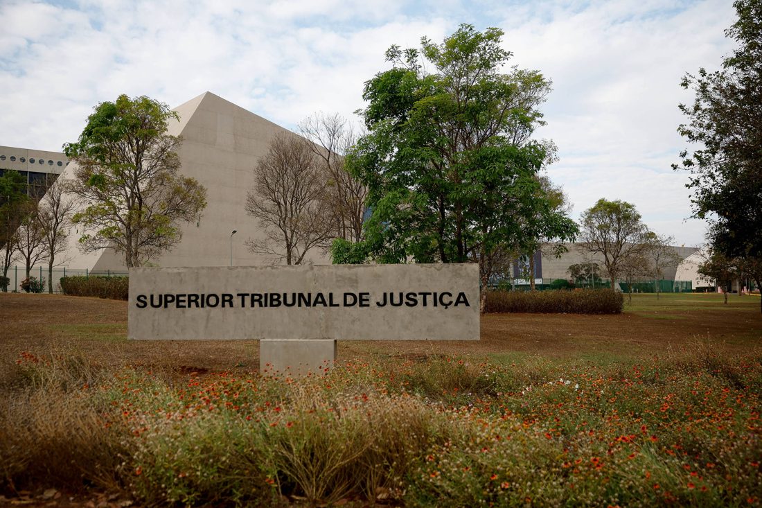 STJ limita atrasados do INSS na Justiça e libera concessão de benefício por robôs; entenda