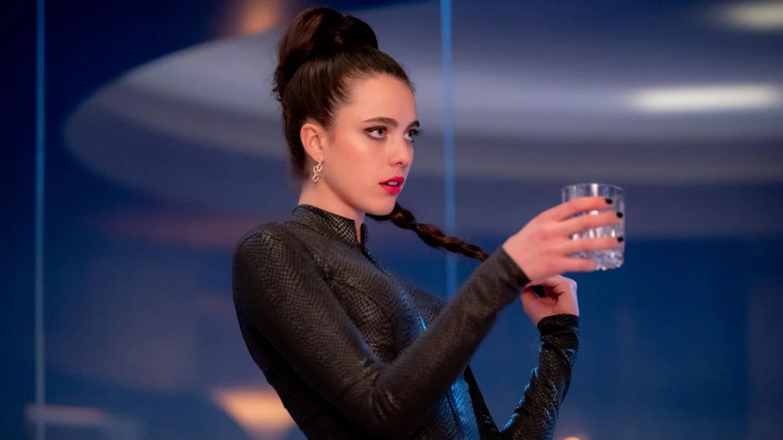 "A Substância" volta à TV com cenas de choque e incômodo, e o filme de Coralie Fargeat reacende o debate sobre culto à juventude