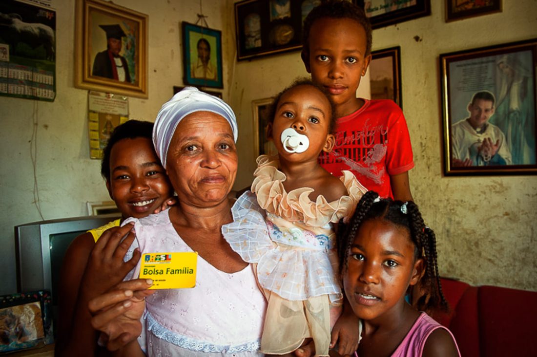 Bolsa Família pode ultrapassar R$ 900 em novembro para famílias com quatro ou mais pessoas