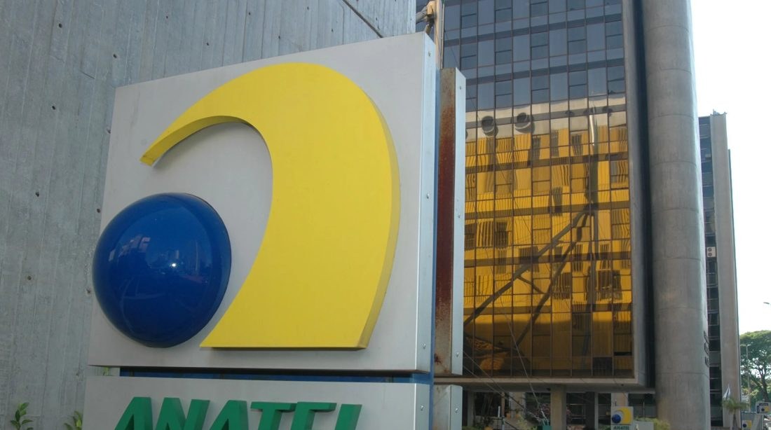 Anatel vai exigir biometria facial para manter número de celular no Brasil a partir de 2027