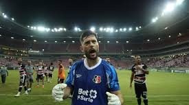 Thiago Coelho supera dificuldades e retoma a titularidade no Santa Cruz