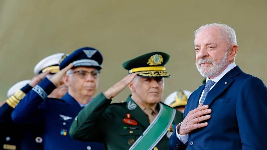 Lula defende ampliação de investimentos em defesa para proteger território e riquezas no Dia do Soldado