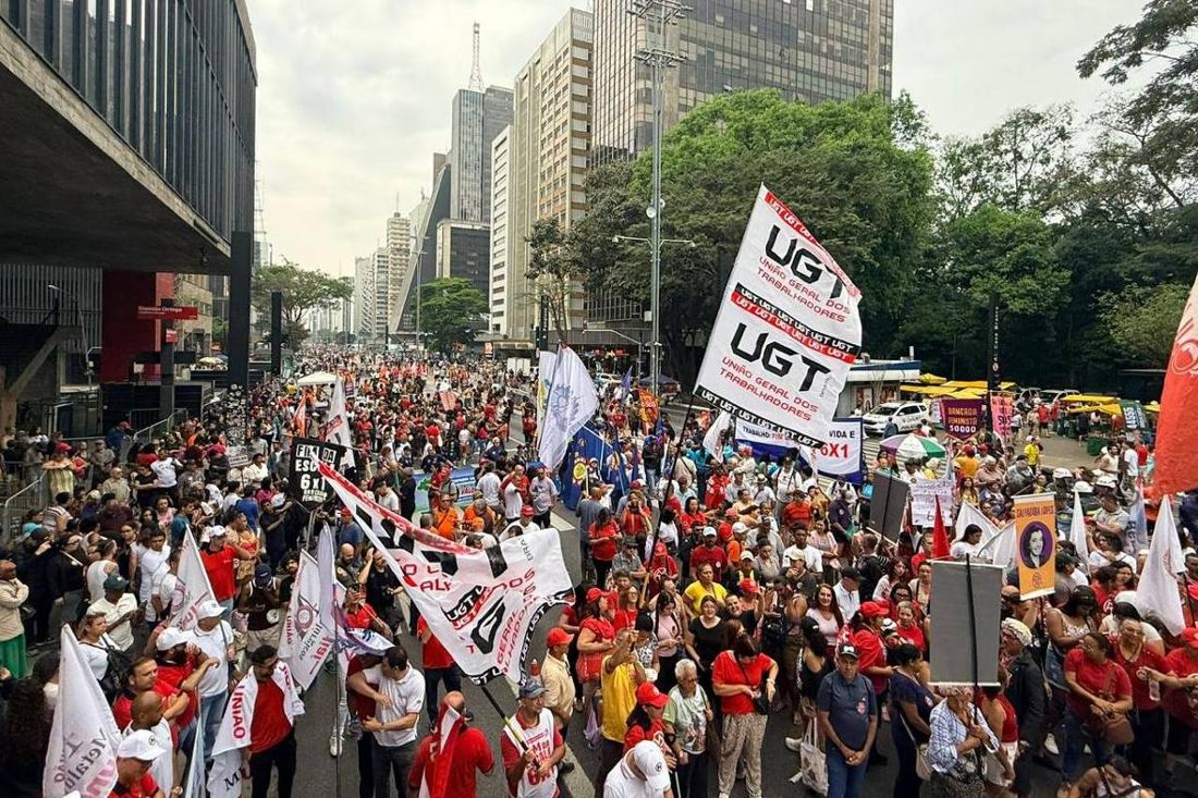 Confusão entre direita e esquerda em ato na Paulista termina na delegacia