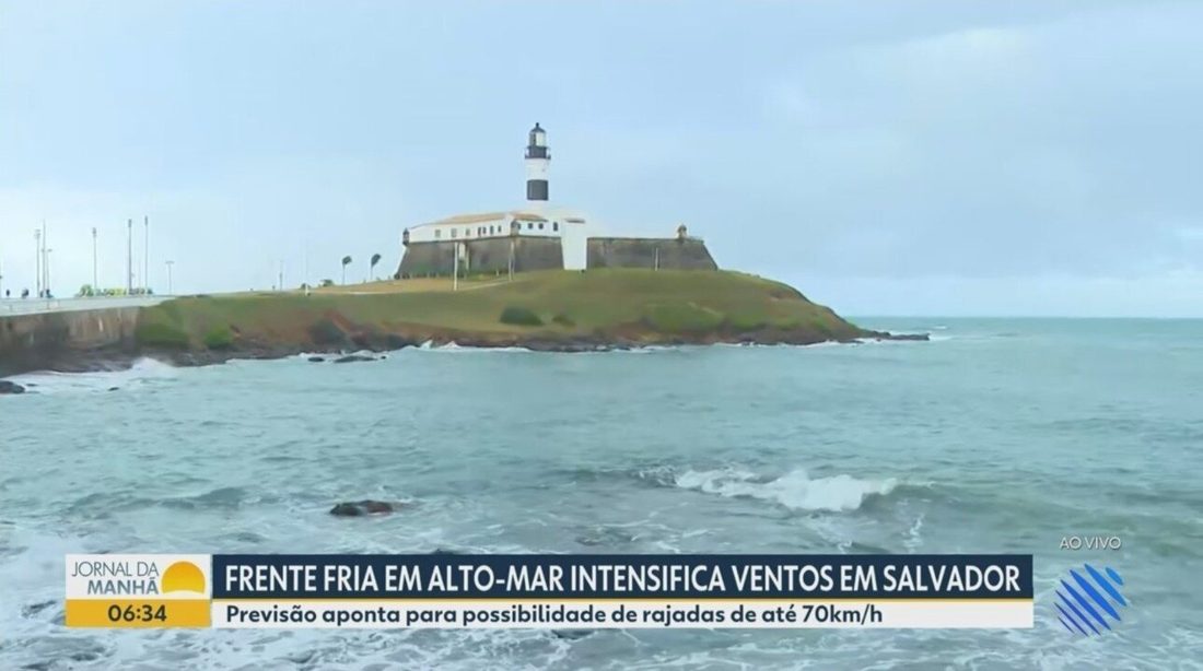 Frente fria sobre o oceano eleva ventos em Salvador