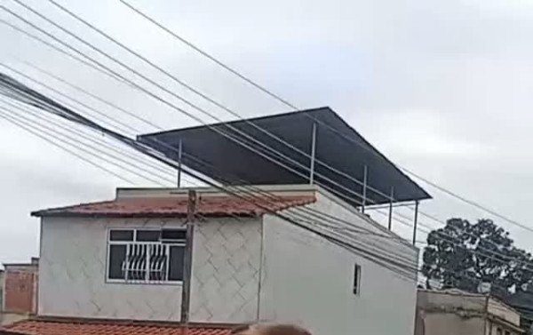 Professores de Barra Mansa protestam nas ruas e acionam a Justiça contra reajuste salarial