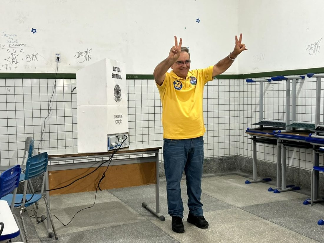 Álvaro Dias (PL) vota em Natal e projeta vitória no segundo turno