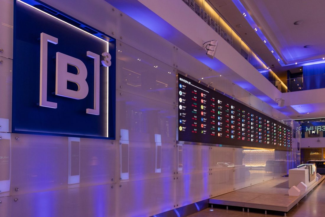 Ibovespa encerra sessão estável após 11 pregões de alta