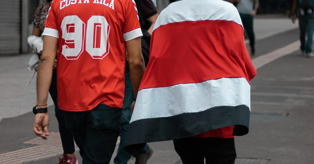 Alajuelense supera Plaza Amador e lidera Grupo A da Copa Centroamericana; novidades sobre contratações e rumores no futebol