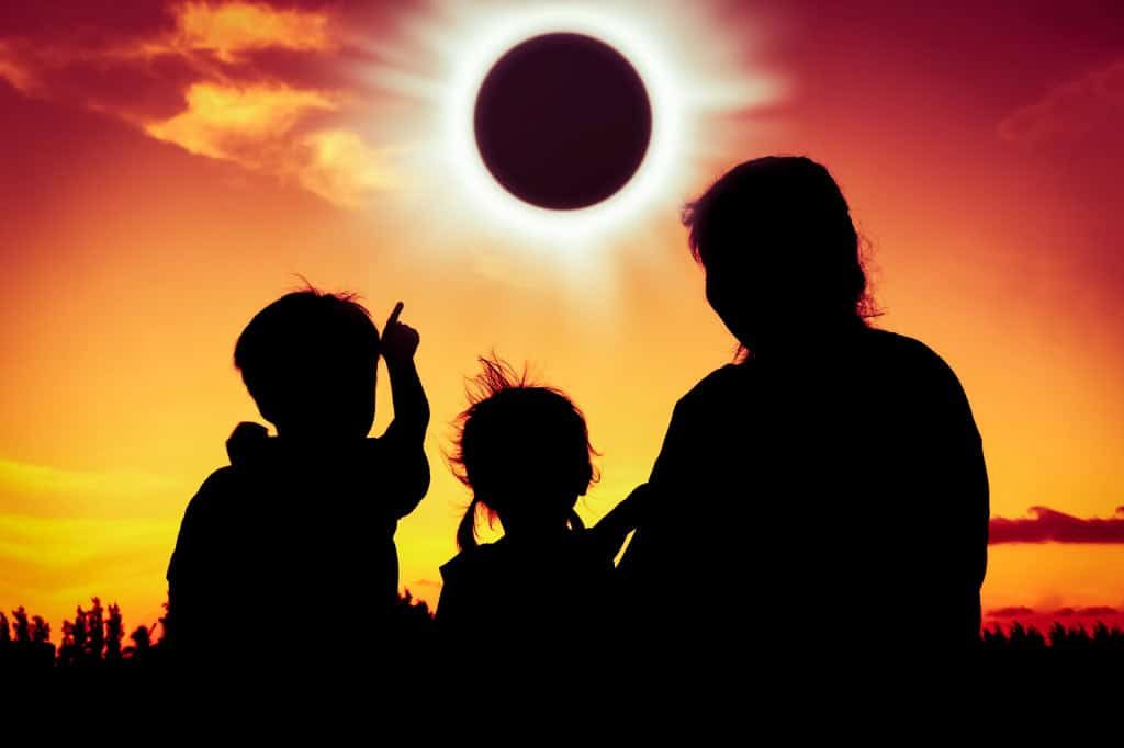 Eclipse Solar Total de 2026: Um Espectáculo Celeste em um Mês