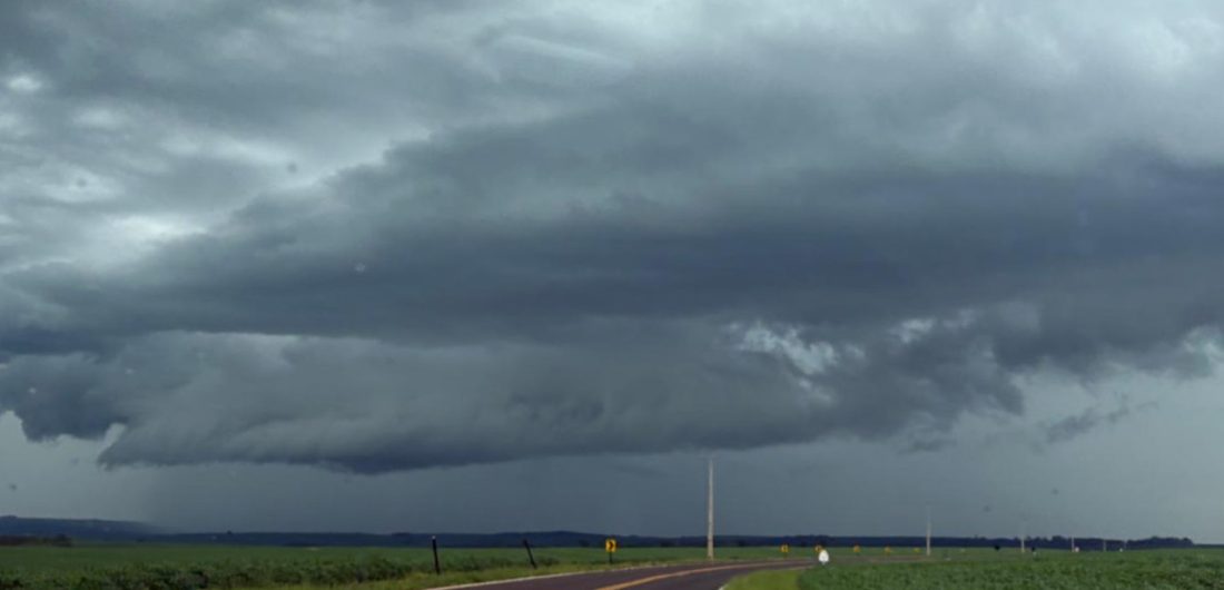 316 cidades do Paraná têm alerta para chuva forte, granizo e ventos de até 60 km/h